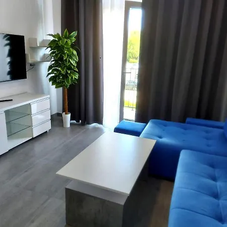 Z Antresola I Balkonem 20 *