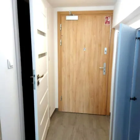 Z Antresola I Balkonem 20 아파트 *